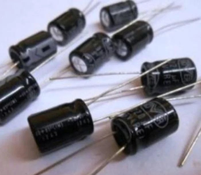 5 x Nover Electrolytic Capacitors 1µF 50V 85° Radial Sub miniature R7 Series